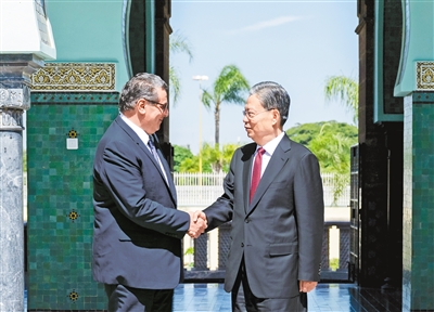 5月11日至14日，应摩洛哥众议长阿拉米邀请，中国全国人大常委会委员长赵乐际对摩洛哥进行正式友好访问。这是5月11日，赵乐际在拉巴特会见摩洛哥首相阿赫努什。新华社记者 翟健岚摄