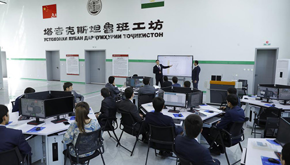 中国与中亚国家共绘人文交流新画卷文明因多样而交流，因交流而互鉴，因互鉴而发展。如今，中国同中亚国家传承和平合作、开放包容、互学互鉴、互利共赢的丝路精神，在考古、教育、卫生、旅游、新闻、地方交流等合作领域不断开拓创新，共同构建多元互动的人文交流大格局，让延续千年的友好情谊更加深入人心。详情>