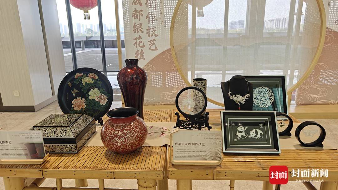 漆器及银花丝作品展示。摄影 荀超