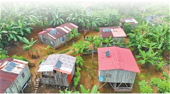 “非洲光带”项目落户圣多美和普林西比2023年9月，中国在首届非洲气候峰会上宣布启动“非洲光带”项目，计划通过光伏技术援助和清洁能源基础设施建设，帮助非洲解决近5万户家庭的用电问题。2025年6月，圣普接收中国援助的3100套户用太阳能光伏发电系统。详情>