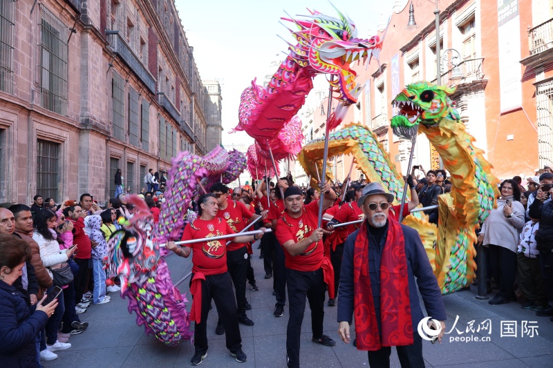 第八届”马年生肖装饰大赛”在墨西哥城热闹上演