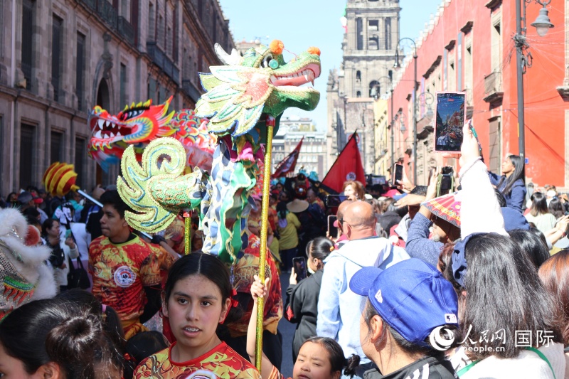 第八届”马年生肖装饰大赛”在墨西哥城热闹上演