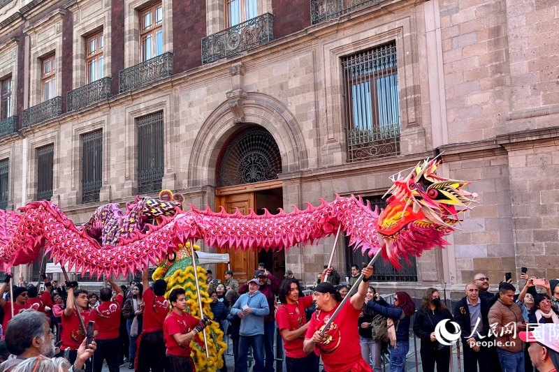 第八届”马年生肖装饰大赛”在墨西哥城热闹上演