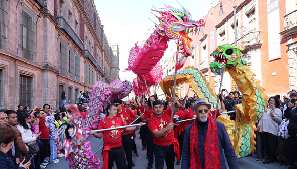第八届”马年生肖装饰大赛”在墨西哥城热闹上演为庆祝农历马年的到来，中国驻墨西哥使馆、墨西哥中国文化中心与墨西哥墨华社团于当地时间2月7日，在墨西哥城世界文化博物馆联合举办2026“欢乐春节”系列活动——第八届“马年生肖装饰大赛”。活动当天，博物馆内外人流如织，热闹非凡，洋溢着浓浓的节日氛围。详情>