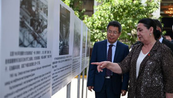 中国式现代化成就图片展在杜尚别举行中国式现代化成就图片展和中塔党际对话与治国理政经验交流座谈会1日在中国驻塔吉克斯坦大使馆举行。图片展由中国驻塔吉克斯坦大使馆与新华社杜尚别分社联合举办，以30幅图片生动展示新时代中国经济社会发展取得的历史性成就。参观展览的塔吉克斯坦各党派人士对中国发展成就表示高度赞赏。详情>