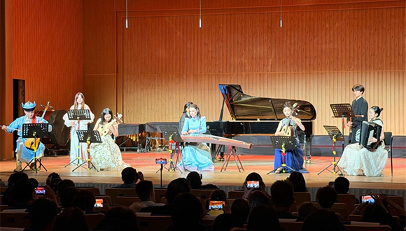 “苏州河会图拉河” 中蒙音乐家友好交流音乐会在蒙古国举办8月31日晚，“苏州河会图拉河”中蒙音乐家友好交流暨中国舞台艺术献演音乐会在蒙古国家爱乐乐团音乐厅精彩上演。本次活动由中国驻蒙古国大使馆、乌兰巴托中国文化中心、上海市对外文化交流协会等主办。详情>