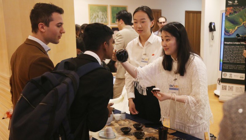 “世界茶乡看浙江”国际交流活动在罗马举办由中国国际茶文化研究会、浙报集团潮新闻、浙江省国际传播中心主办，由《茶博览》承办的“东方浙茶·香约罗马——‘世界茶乡看浙江’”国际交流活动16日在位于罗马的联合国粮农组织总部内举办。详情>