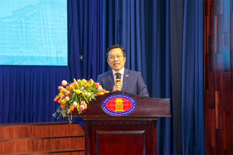 越南胡志明市国家大学下属人文与社会科学大学副校长黎黄勇致辞。主办方供图